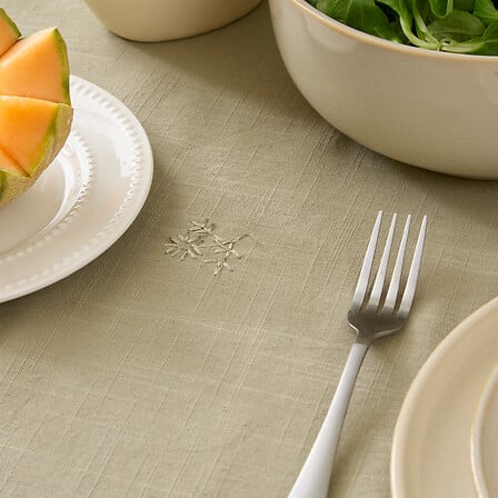Nappe coton beige naturel Joy 150x250cm avec broderie florale délicate, linge de table élégant décoration maison