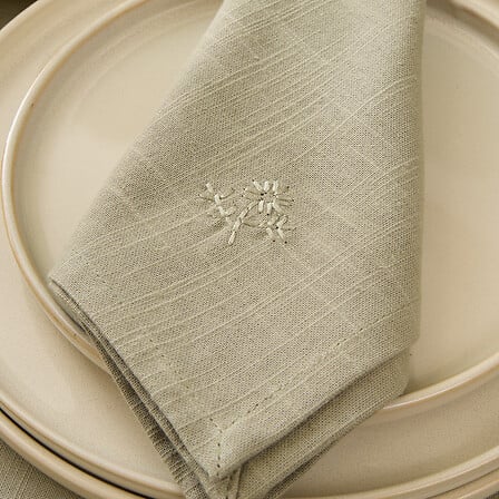 Serviette de table vert sauge en lin brodée fleur blanche 40x40cm lot déco table élégante