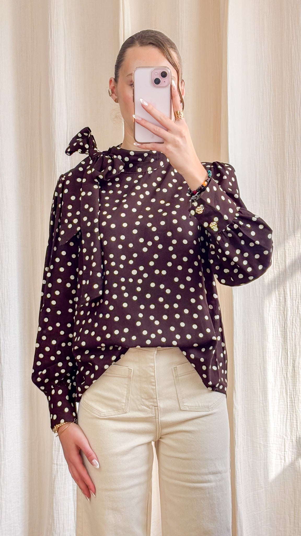 Blouse à pois marron col lavallière détail buste et manches longues