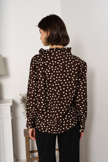Blouse fluide marron à pois vue dos col lavallière