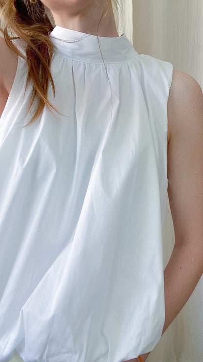Blouse blanche dos nu col montant en coton fluide sans manches femme élégante