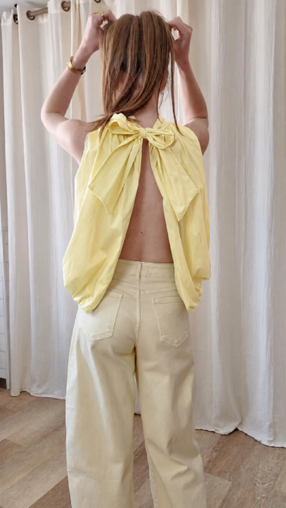 Blouse dos nu jaune pâle à nouer avec noeud décoratif col montant femme style estival chic