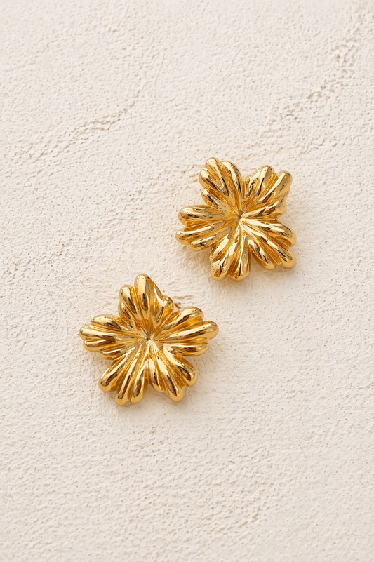 Boucles d’oreilles puces fleur dorée pétales relief rayonnant 2,5 cm acier inoxydable