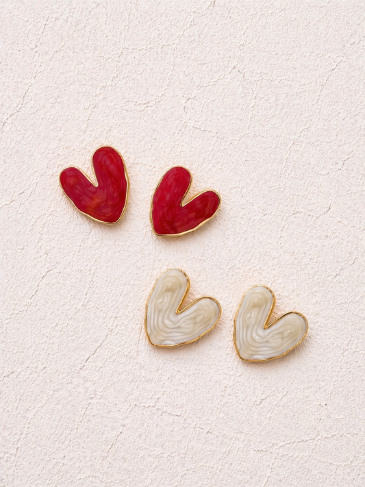 Puces boucles d'oreilles cœur émaillé contours dorés 2,5cm