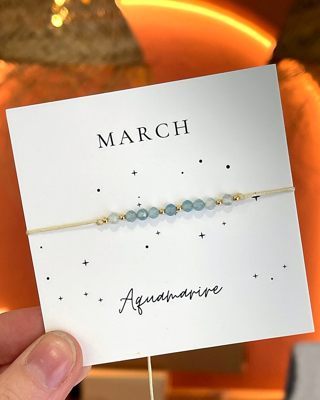 Bracelet cordon ajustable pierre de naissance aquamarine mars perles bleues et dorées femme
