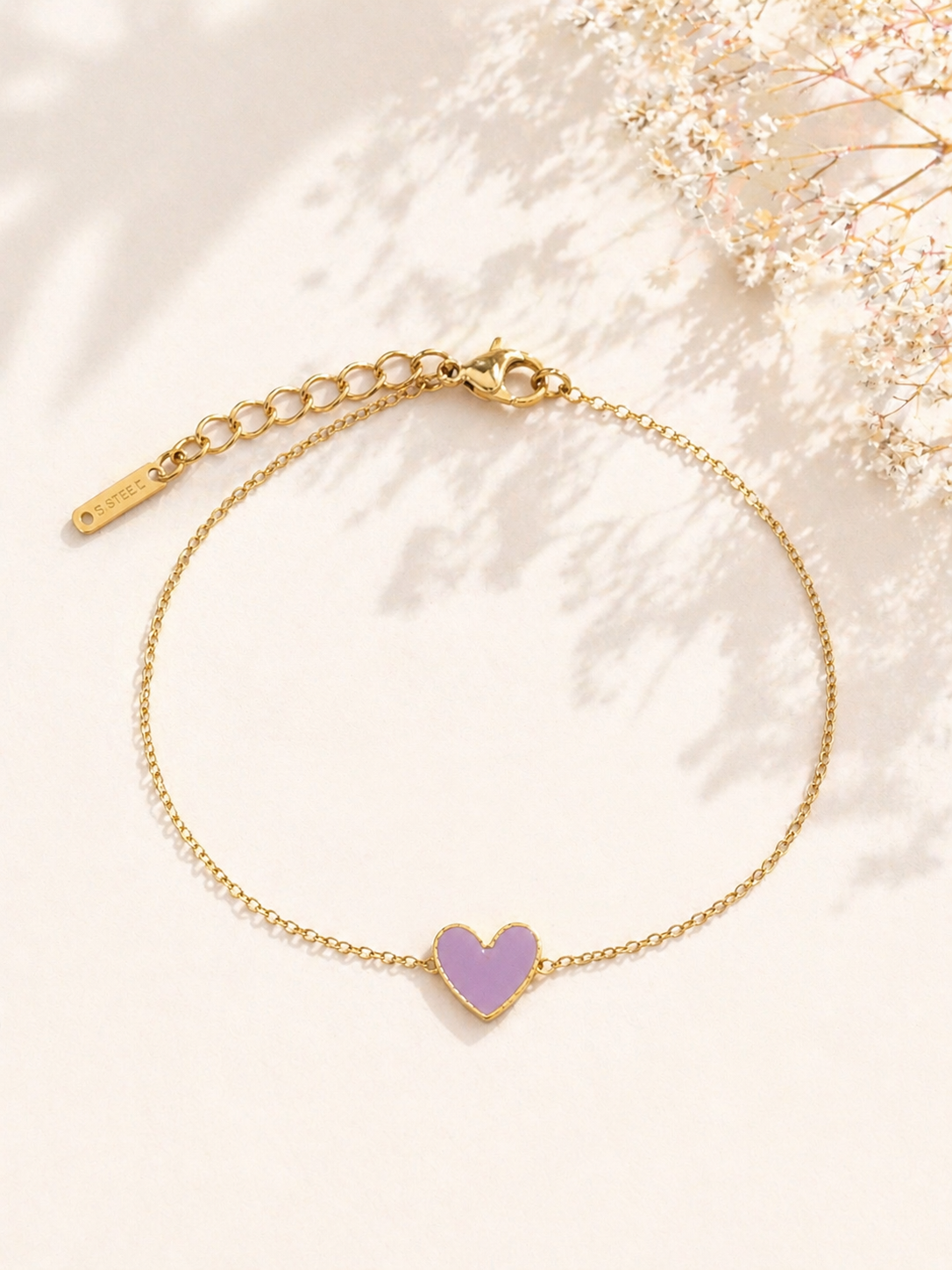 Bracelets mini cœur émaillé chaîne dorée acier inoxydable couleur lilas — cadeau Fête des Mères