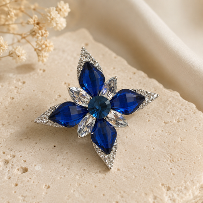 Broche fleur étoilée cristaux bleu saphir et strass argentés, épinglette élégante femme accessoire bijou fantaisie