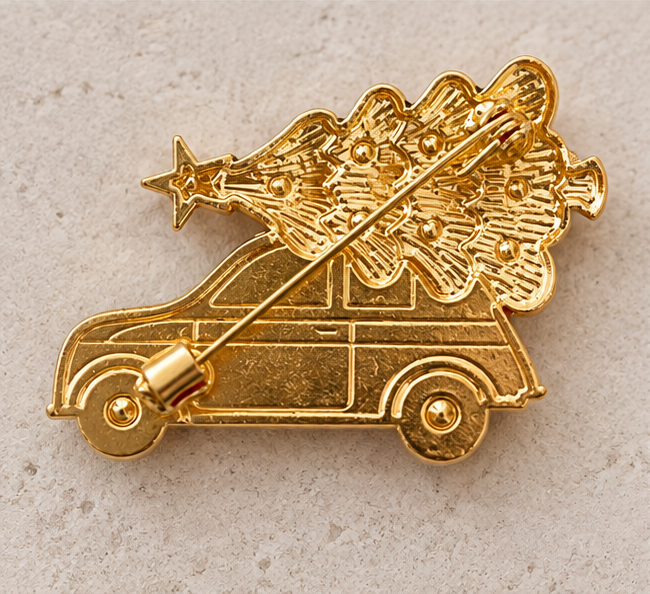 Broche dorée voiture avec sapin de Noël étoile, accessoire fantaisie festif femme pour les fêtes