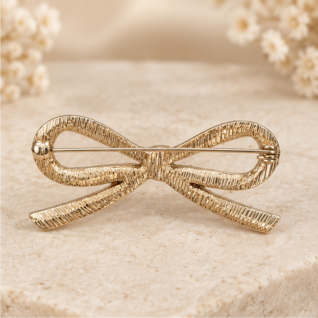 Broche noeud doré texturé style ruban avec épingle, accessoire élégant femme pour veste ou chemisier