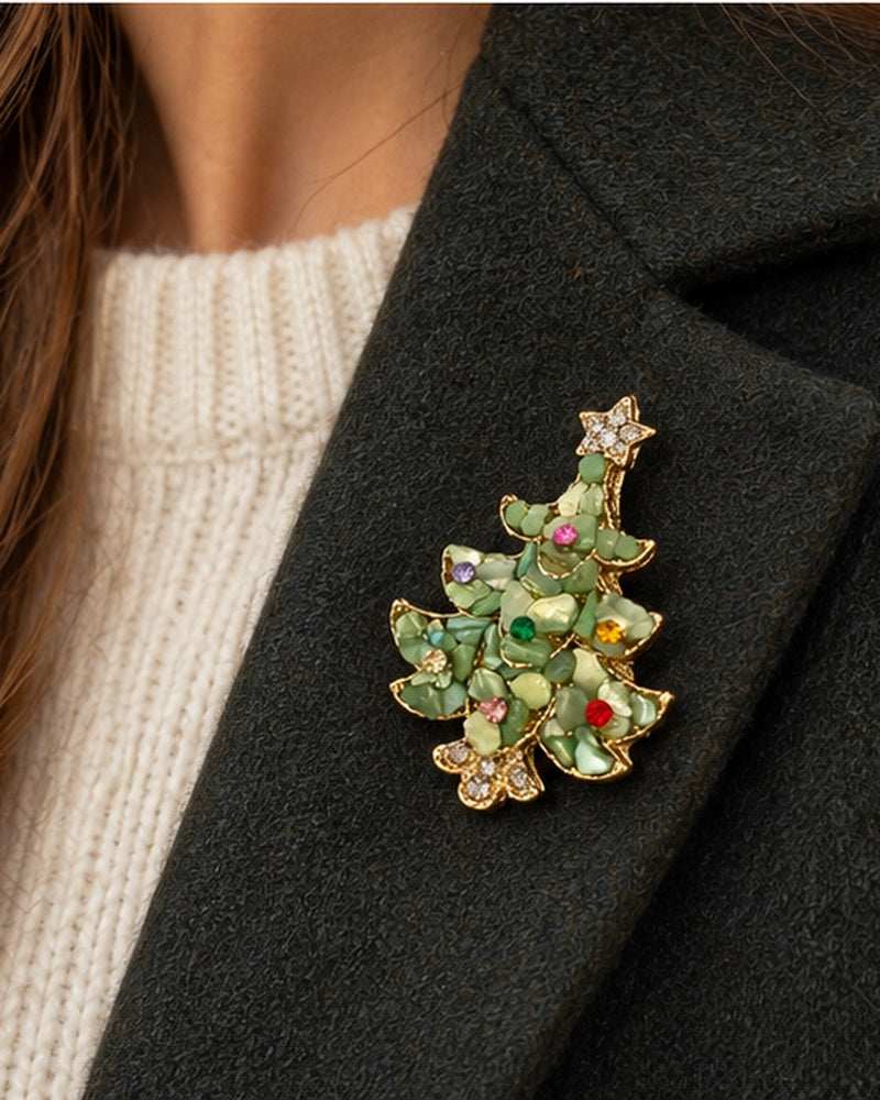 Broche sapin de Noël verte en pierres naturelles et strass multicolores dorée accessoire festif femme