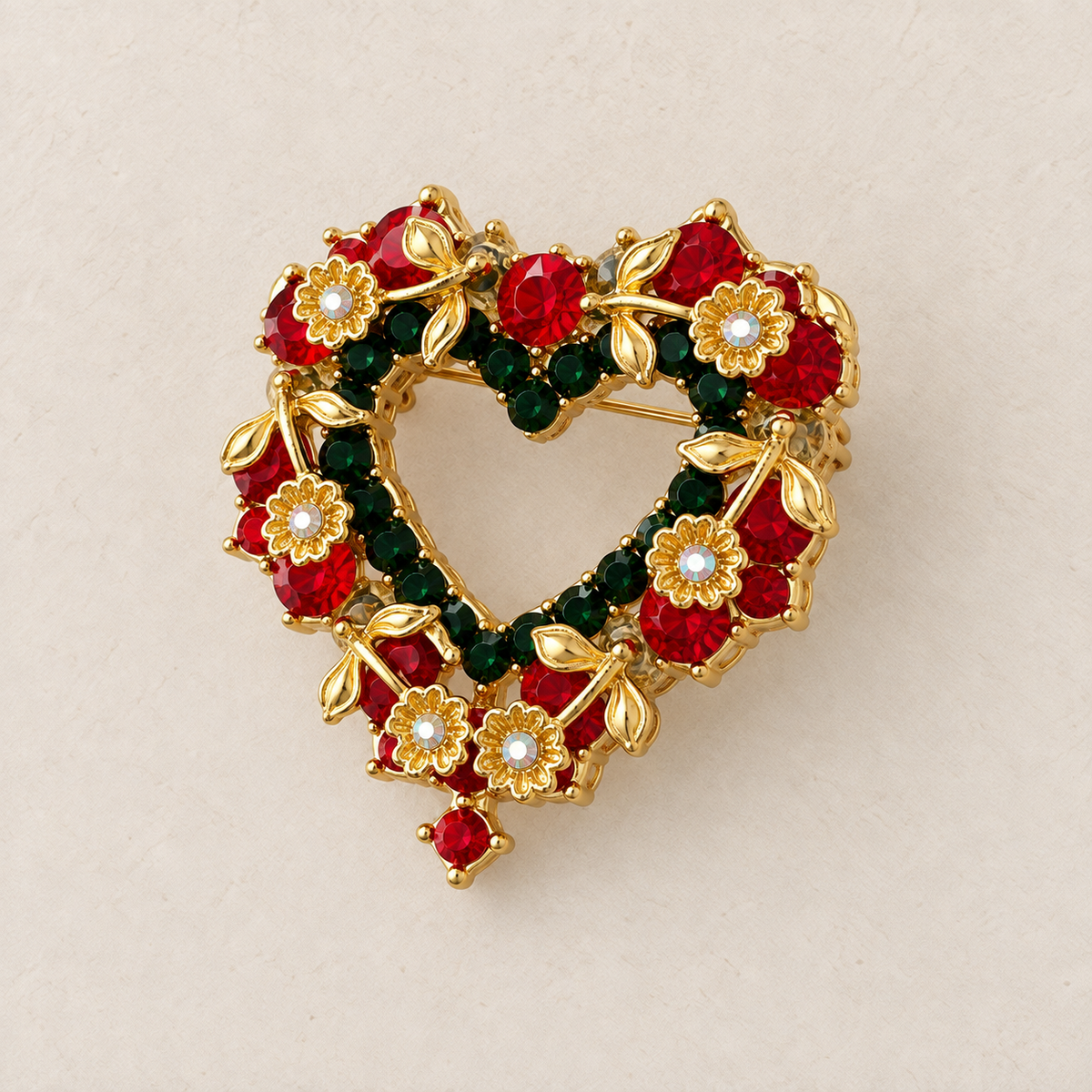 Broche cœur de Noël dorée ornée de cristaux rouges et verts, couronne florale festive accessoire femme