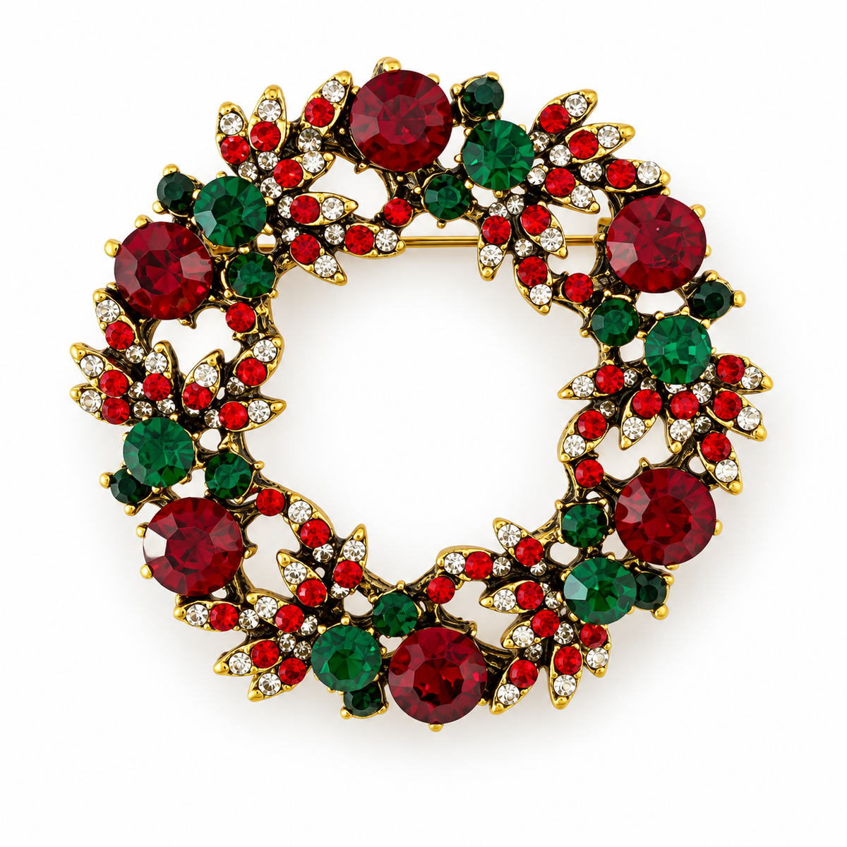 Broche couronne de Noël ornée de cristaux rouges verts et transparents monture dorée accessoire bijou festif femme