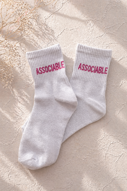 Chaussettes pailletées blanches message ASSOCIABLE rose fuchsia — cadeau humour femme