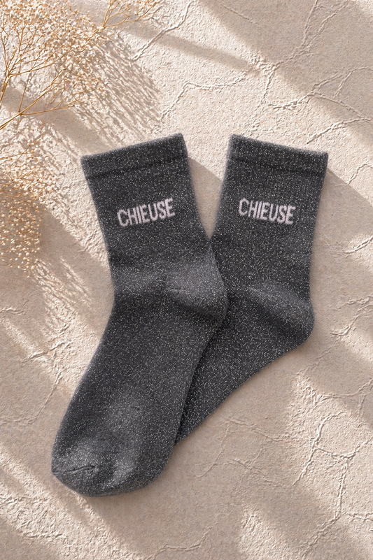 Chaussettes pailletées gris anthracite message CHIEUSE blanc — cadeau humour femme