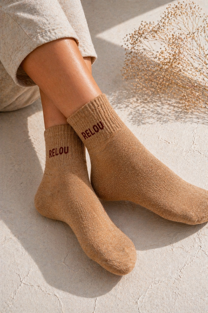 Chaussettes pailletées RELOU camel portées — tendance femme et ado
