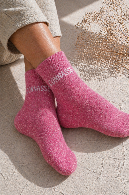 chaussettes à paillettes rose écriture connasse portée