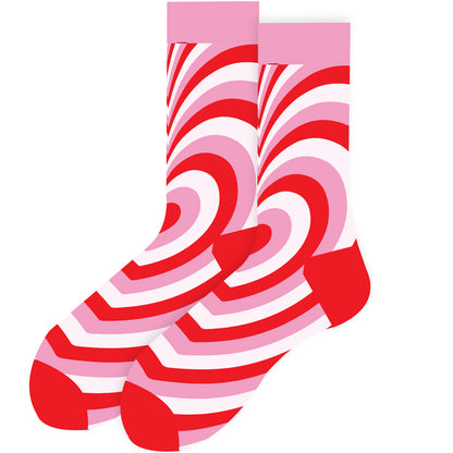 Chaussettes femme à motifs cœurs graphiques rose et rouge sur fond blanc
