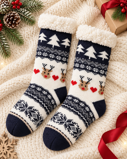 Chaussettes de Noël doublées polaire bleu marine et blanc motif rennes et sapins nordiques femme hiver