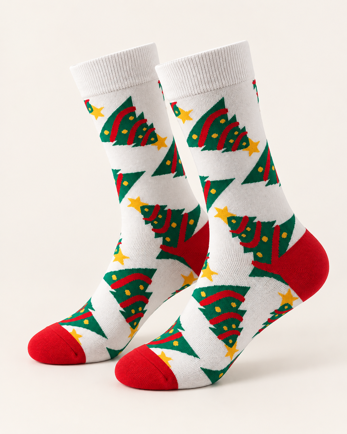 Chaussettes sapin de Noël blanches motifs sapins verts étoiles jaunes talon rouge accessoire festif homme femme