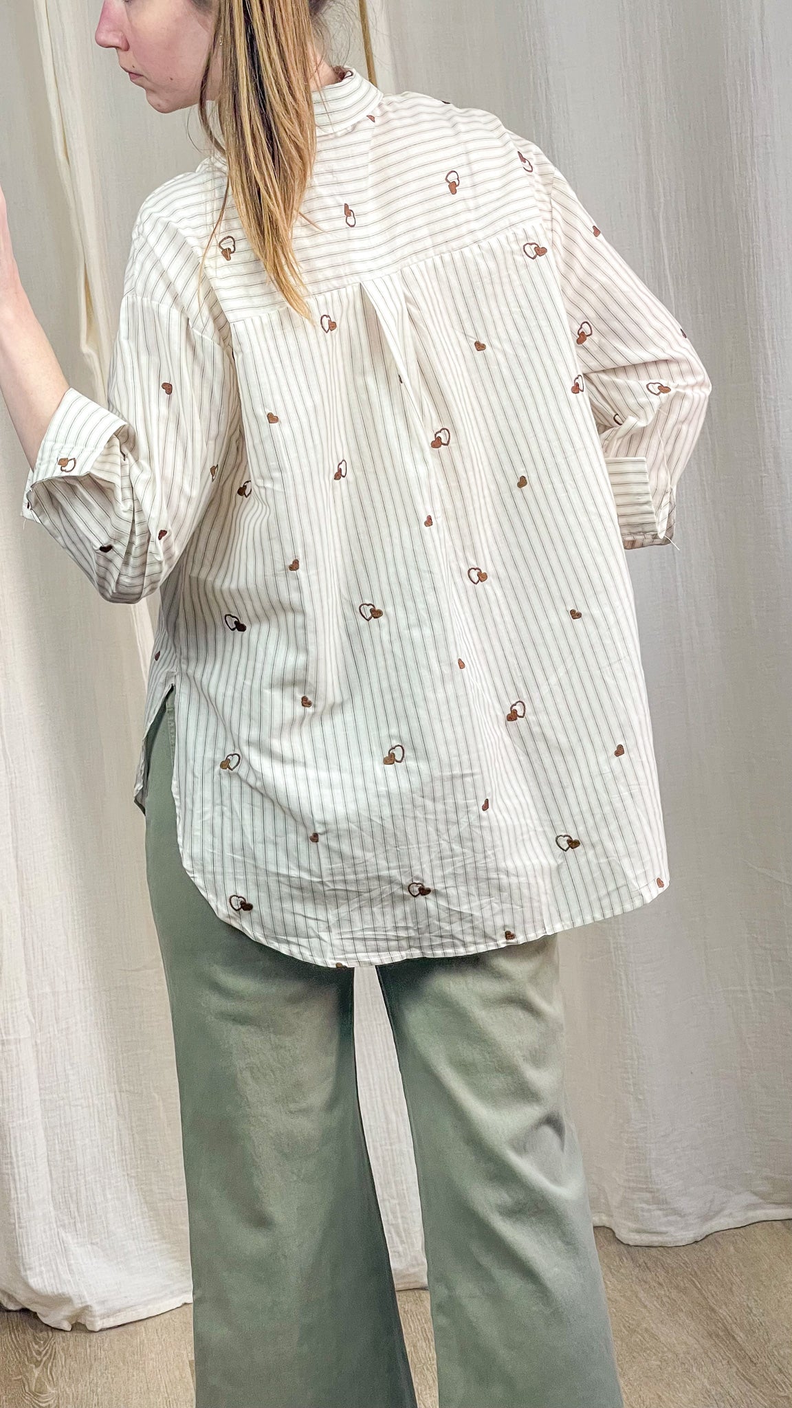 Chemise femme rayée écru motif cœurs vue de dos coupe ample