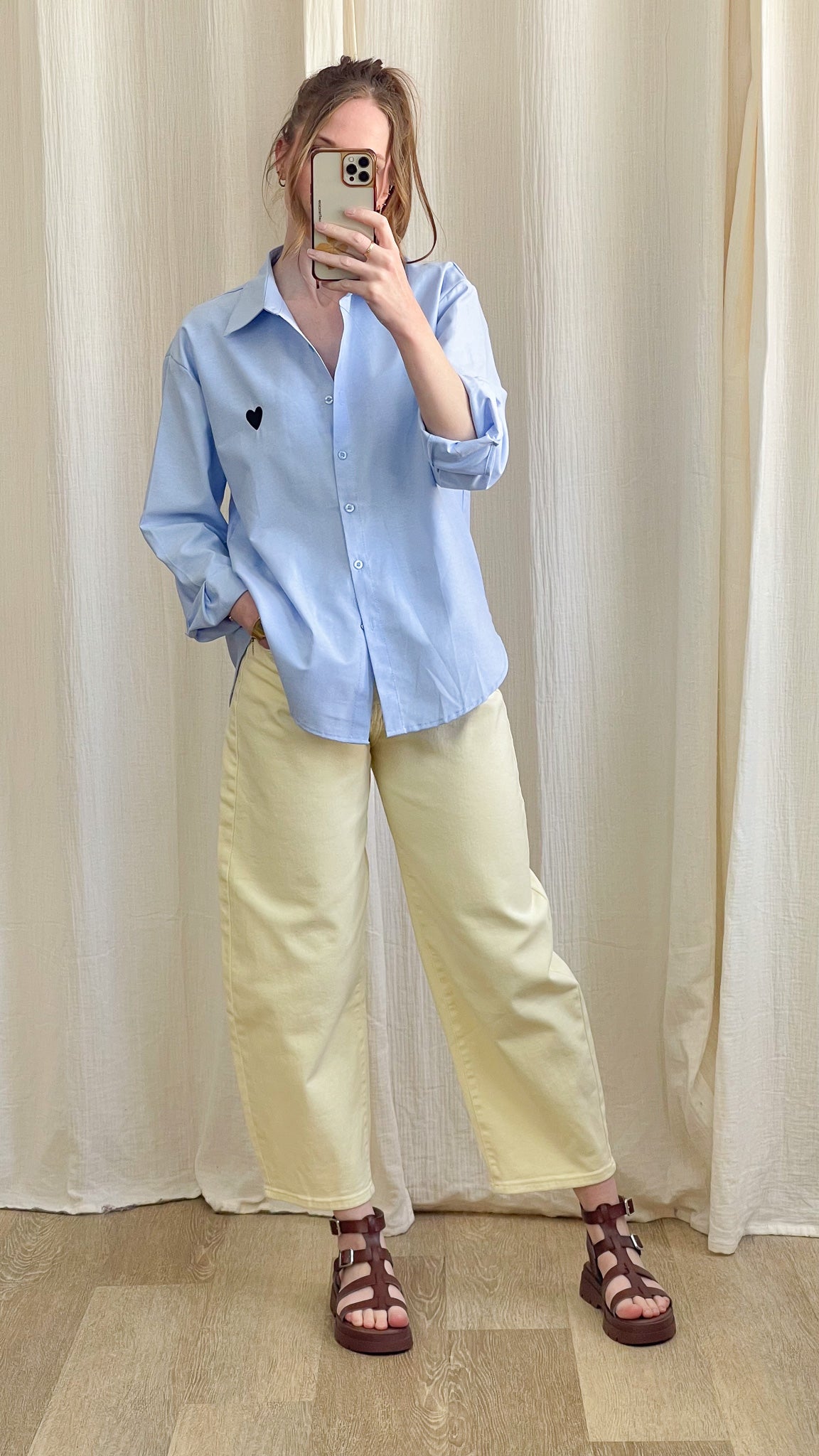 Chemise bleu femme oversize avec cœur brodé 
