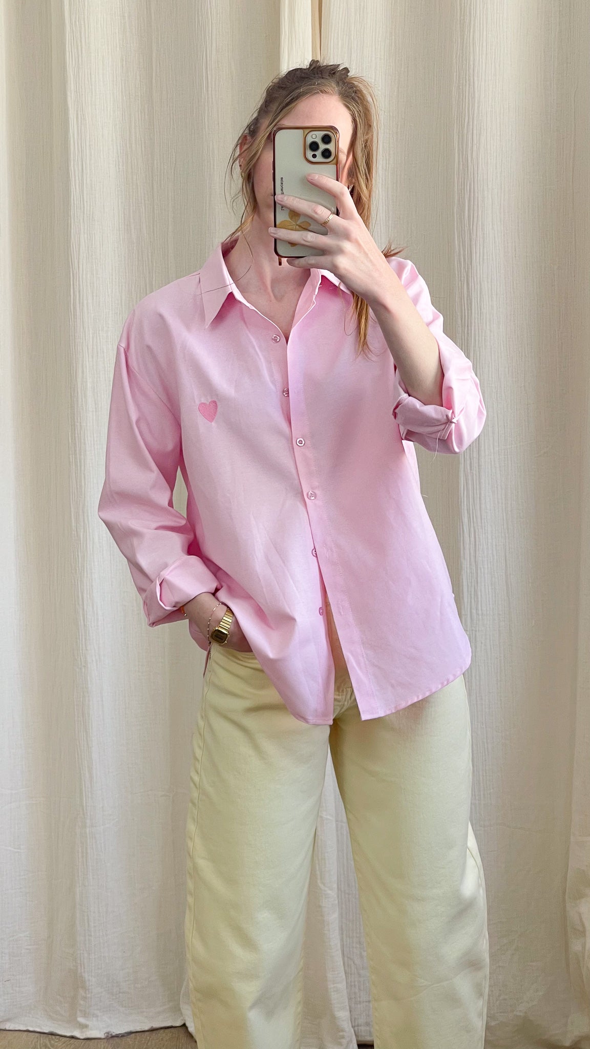 Chemise rose femme cœur brodé détail poitrine 