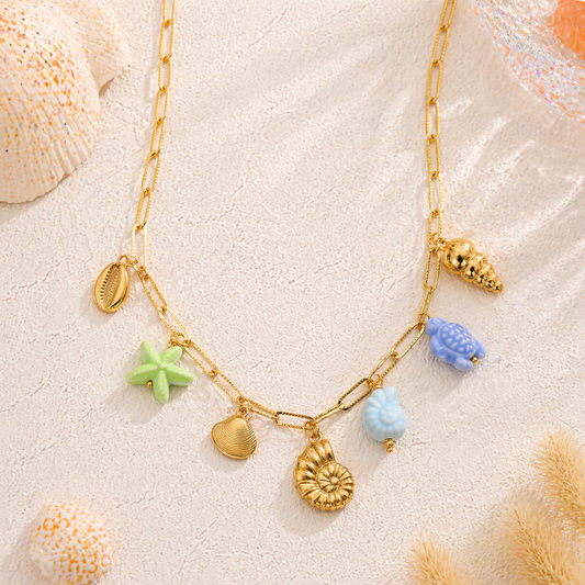 Collier chaîne dorée maillons charms marins colorés coquillages tortue étoile de mer 39cm
