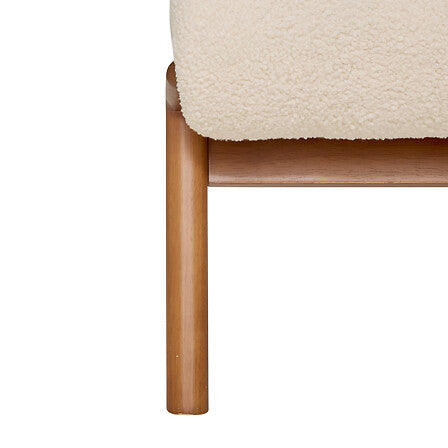 Fauteuil bouclette ivoire Liora avec pieds en bois naturel, assise confortable style scandinave pour salon cosy