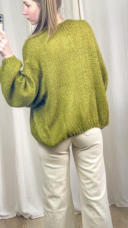 Gilet femme vert en maille oversize vue de dos coupe ample