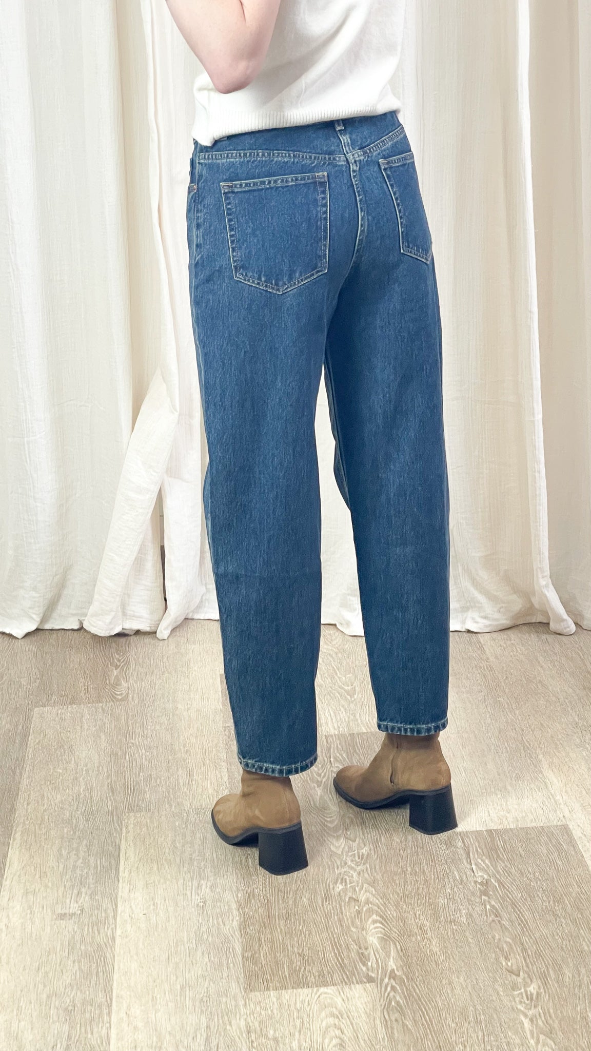 Jean Bony Oraije coupe barrel, vue de dos, taille haute