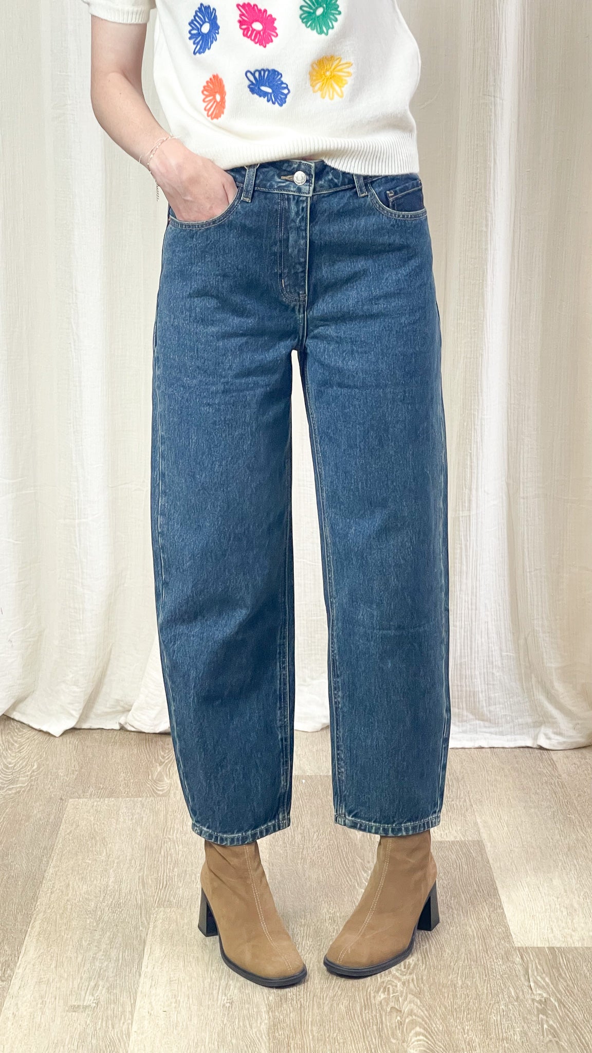 Jean Bony Oraije coupe barrel, denim bleu, porté de face