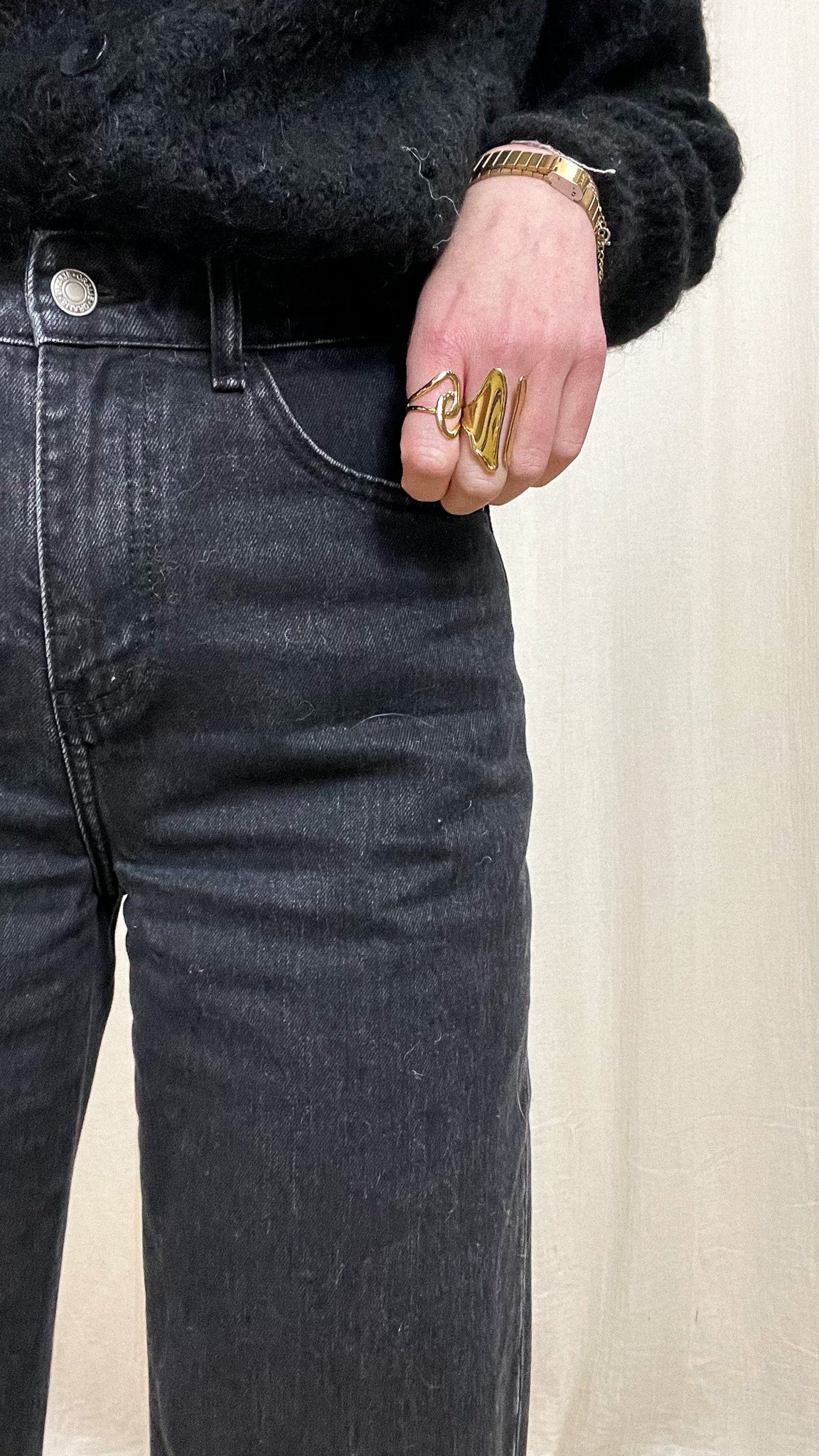 Détail de la taille et de la poche du jean Brandy Oraije noir délavé