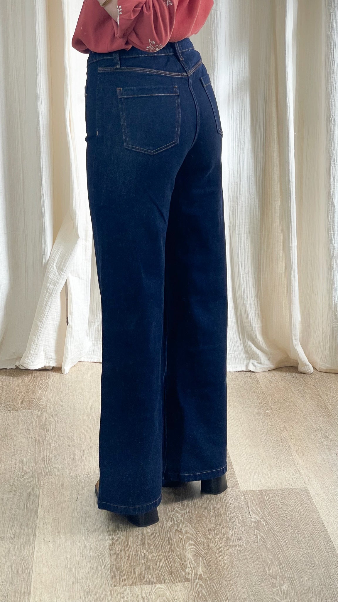 Jean Gaspard Oraije coupe wide, vue de dos