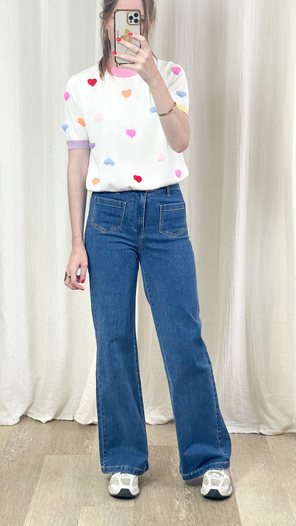 Jean Gaspard Oraije coupe wide, porté avec t-shirt imprimé