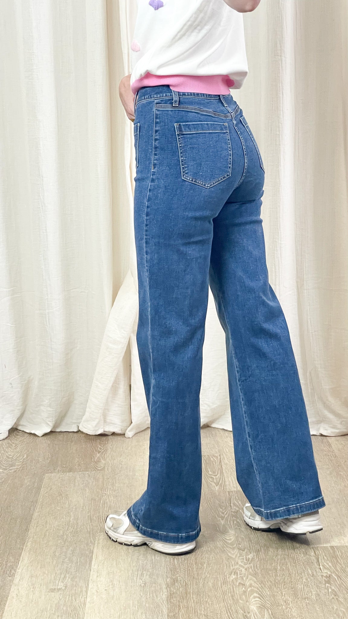 Jean Gaspard Oraije coupe wide, vue de profil