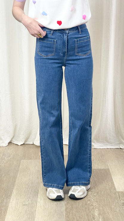 Jean Gaspard Oraije coupe wide, porté avec baskets, vue de face