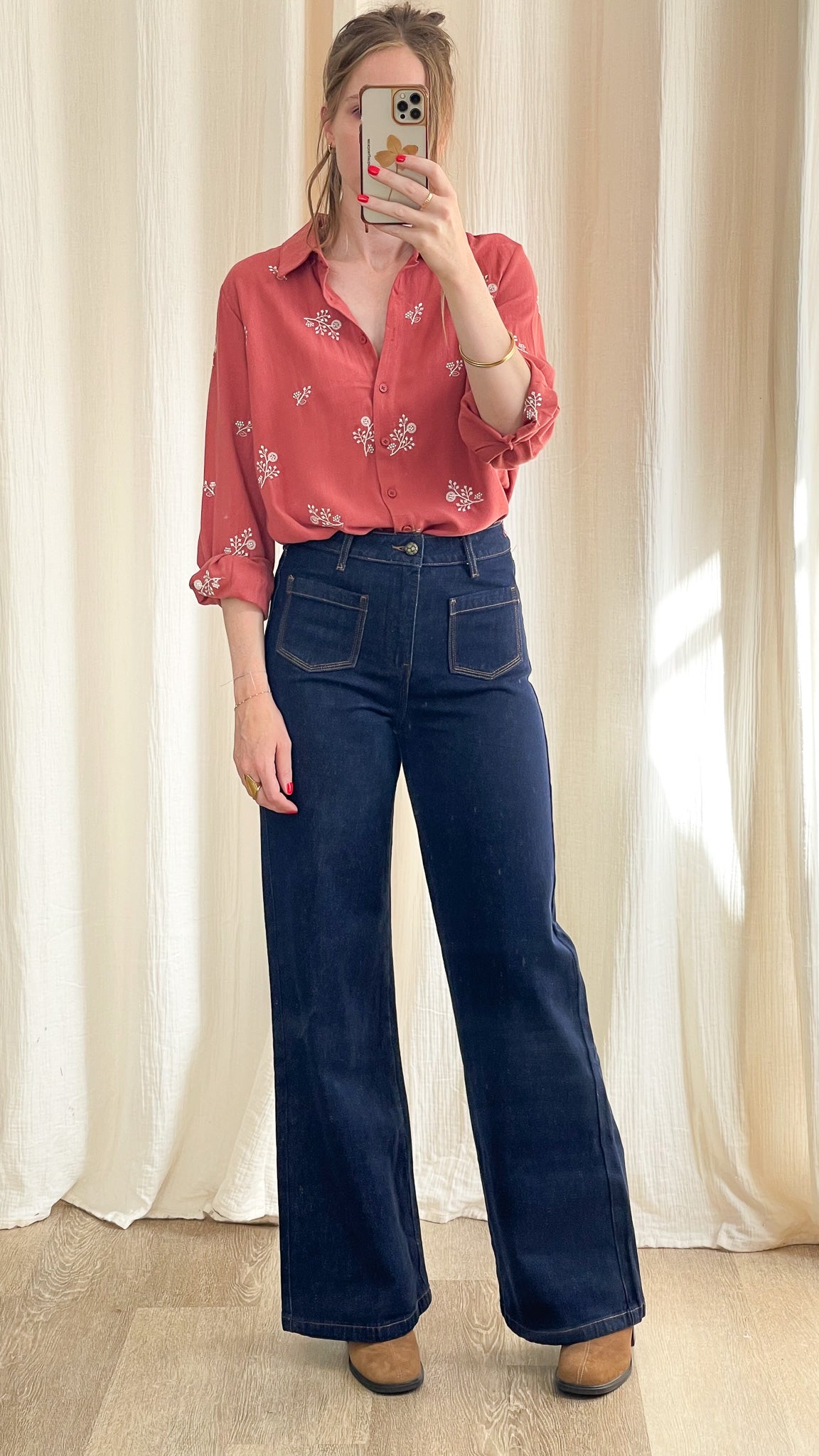 Jean Gaspard Oraije coupe wide, porté avec talons, silhouette complète