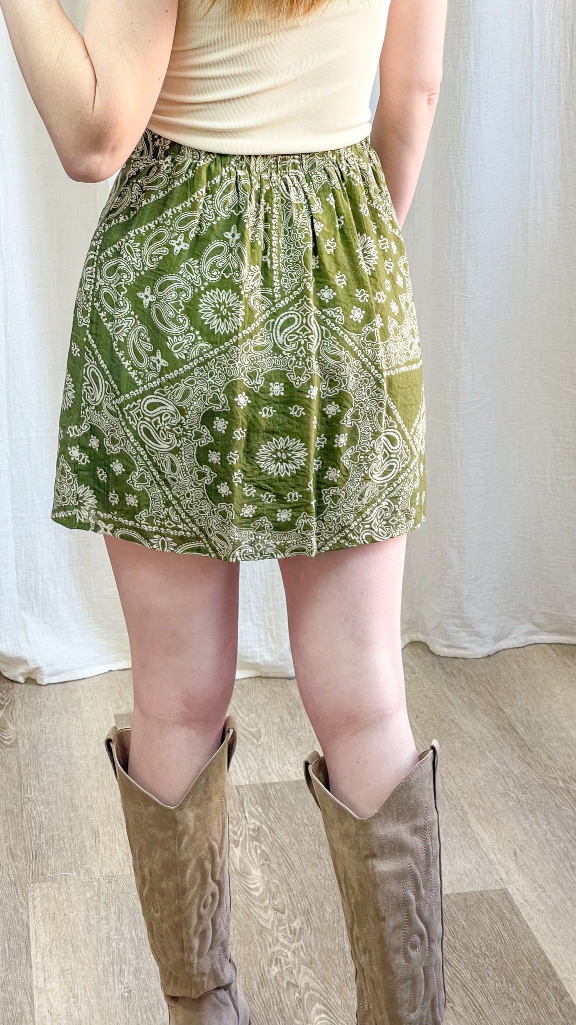 Jupe femme verte imprimé bandana vue de dos taille élastiquée