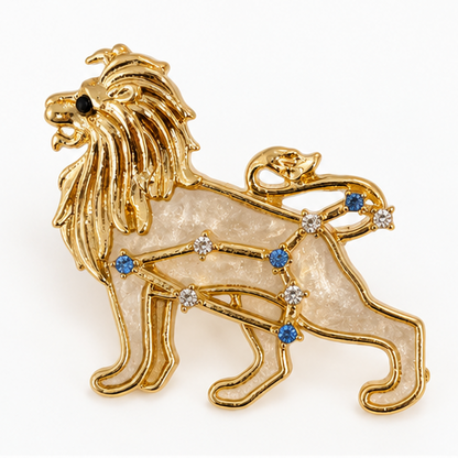 Broche dorée signe astrologique Lion avec constellation en strass bleus et blancs sur émail nacré femme