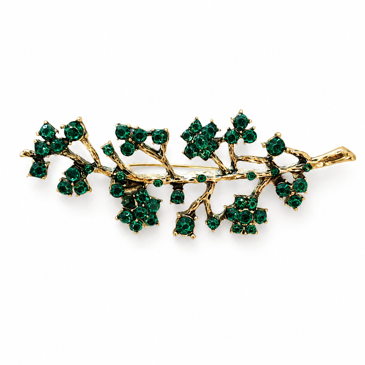 Broche branche dorée ornée de cristaux verts émeraude style nature élégante accessoire femme