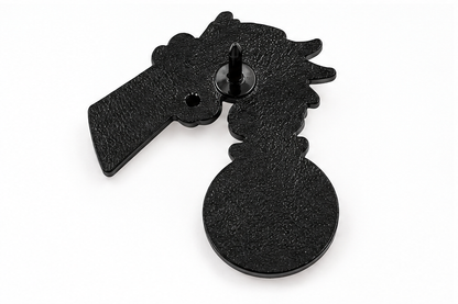 Pin's Grinch de Noël noir texturé avec attache métal, accessoire festif original pour vêtements et sacs