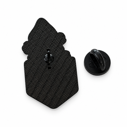 Pin's Grinch Noël noir avec dos métal texturé et fermoir papillon, accessoire festif original pour veste ou sac