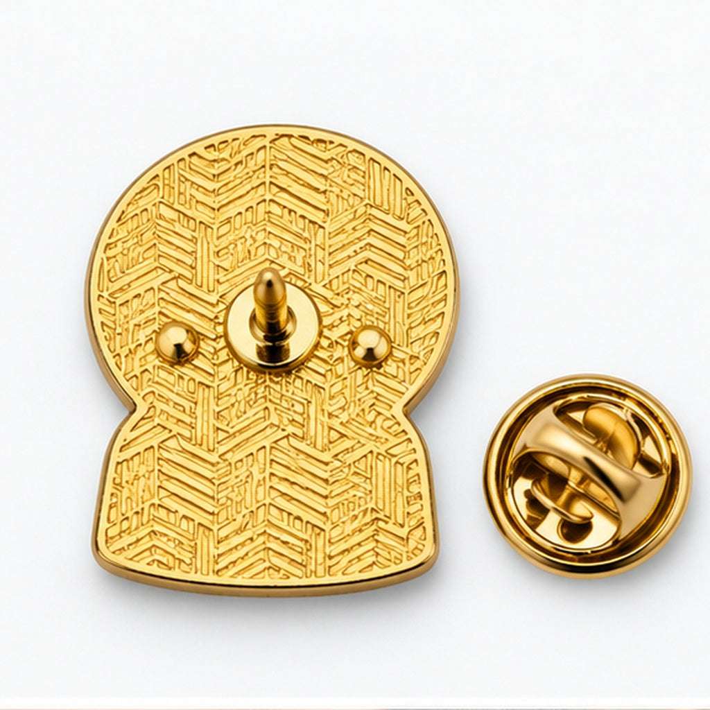 Pin's boule à neige doré finition métal avec motif géométrique gravé et fermoir papillon accessoire mode original