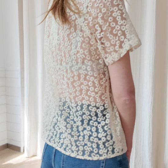 blouse fleurie en dentelle