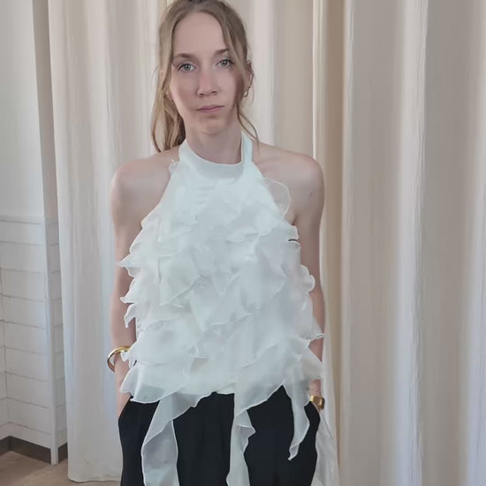 Top blanc femme volants en cascade organza sans manches col montant style romantique chic