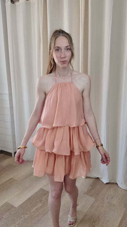 Robe Iris corail à volants superposés, dos nu