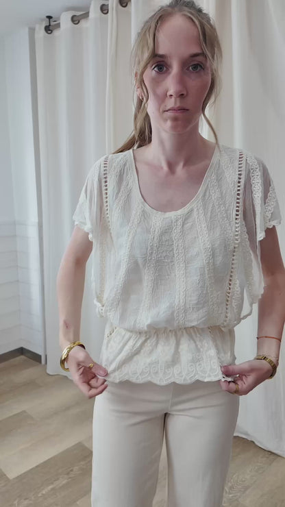 Top Khaleesi - Blouse bohème brodée écru avec dentelle