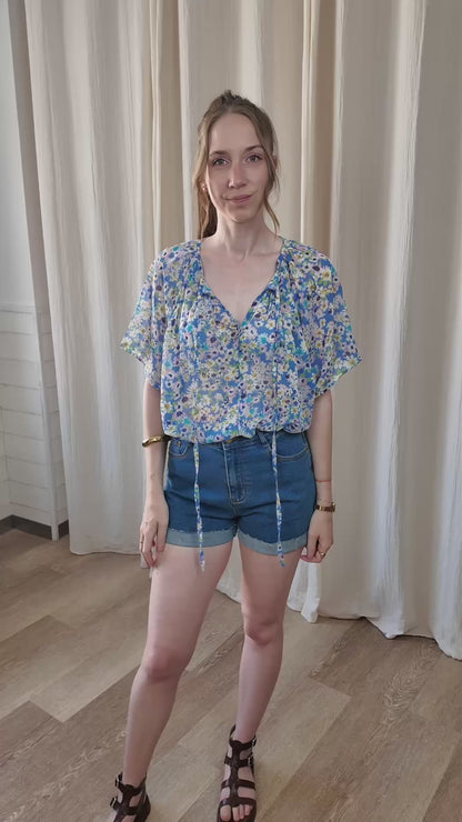 Blouse Eva - Top fluide imprimé fleurs col V à liens