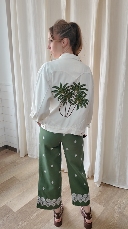 Veste en jean blanc oversize broderie palmiers verts dos femme style tropical Palm Springs