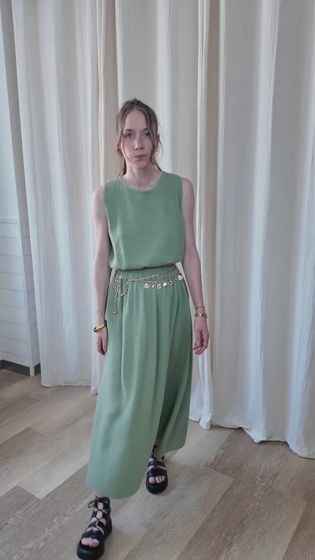 Top et jupe midi en gaze de coton kaki